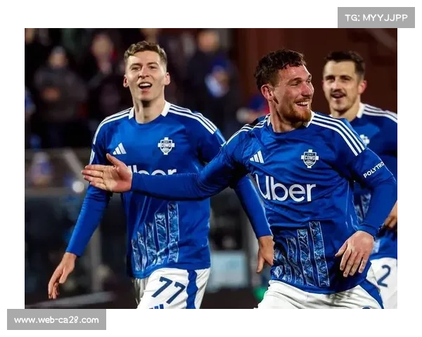 科莫主场3-0完胜拉齐奥,法布雷加斯战术调整奏效。 科莫主场3-0完胜拉齐奥,法布雷加斯战术调整奏效。